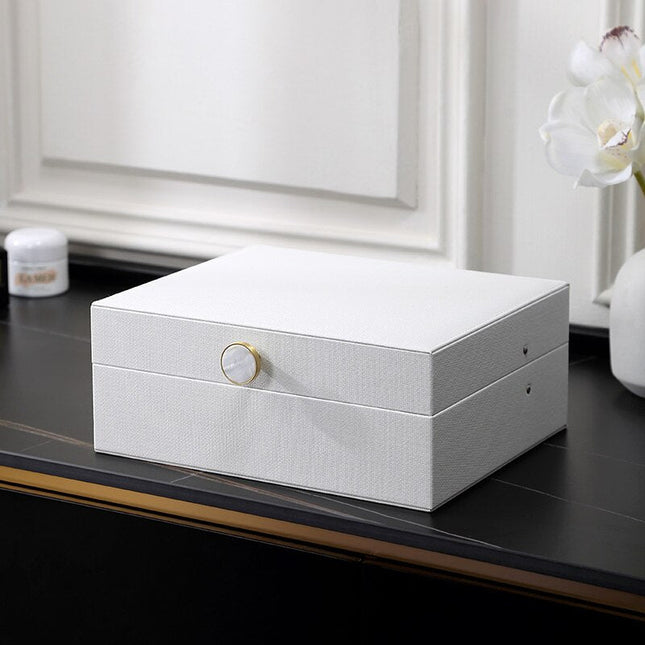 Smykkeskrin Med Hvit Innredning